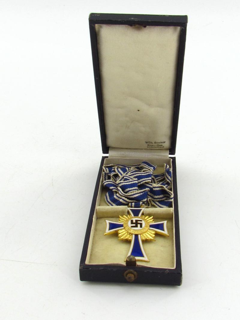 German Mothers Cross in Gold in Case 