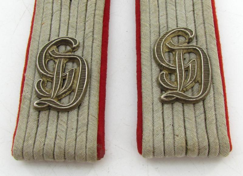 Wehrmacht 'Grossdeutschland' artillery insignia set