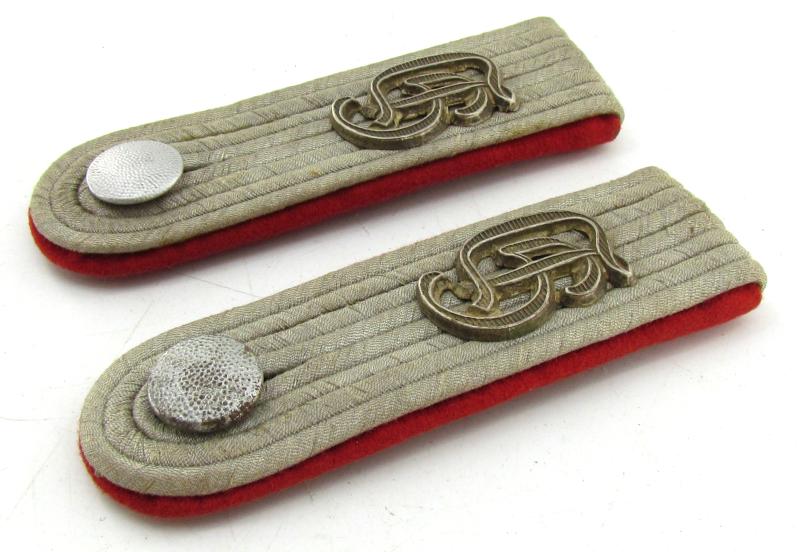 Wehrmacht 'Grossdeutschland' artillery insignia set