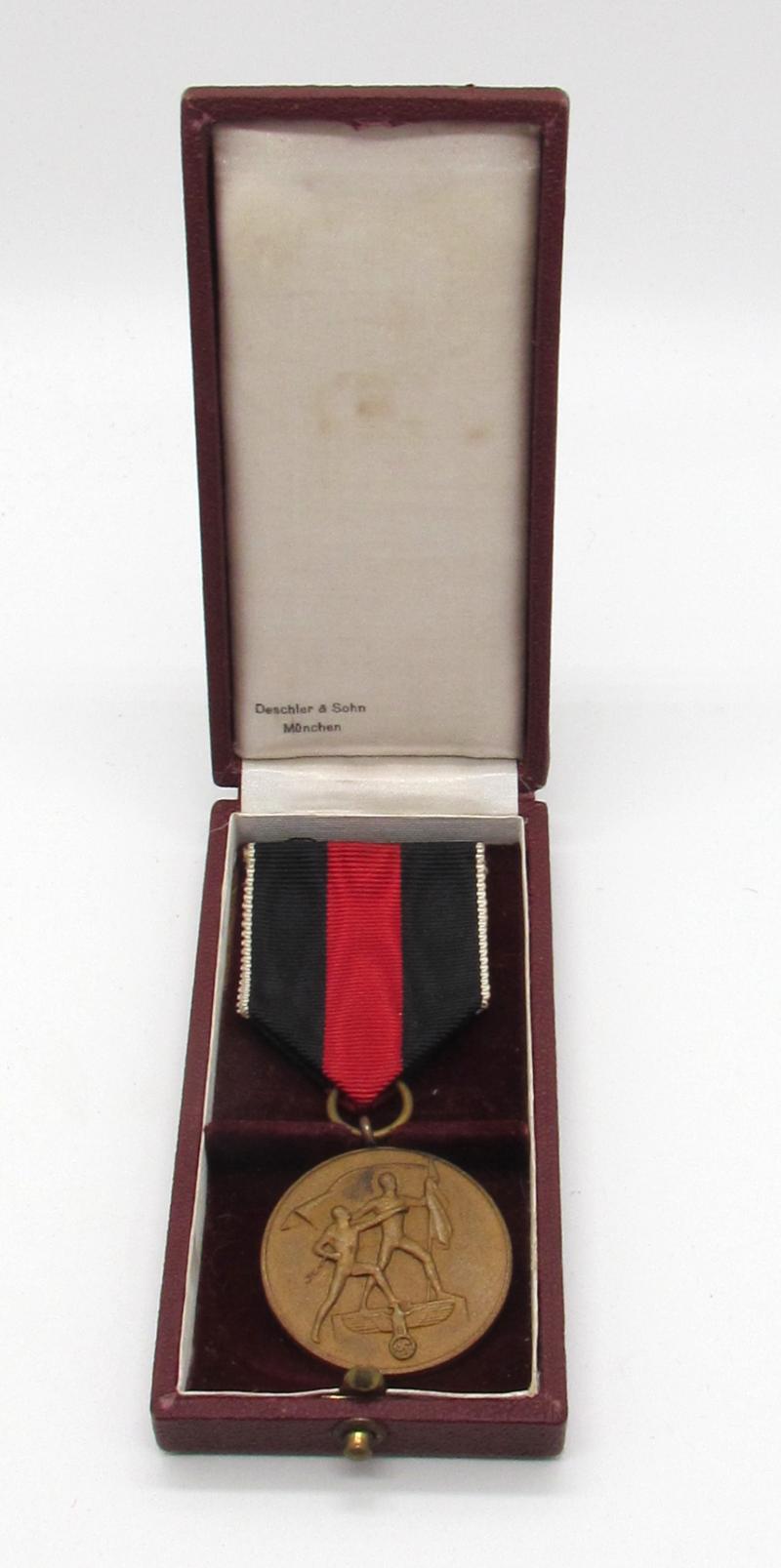 Cased '1 Oktober 1938' Medal ( Deschler )