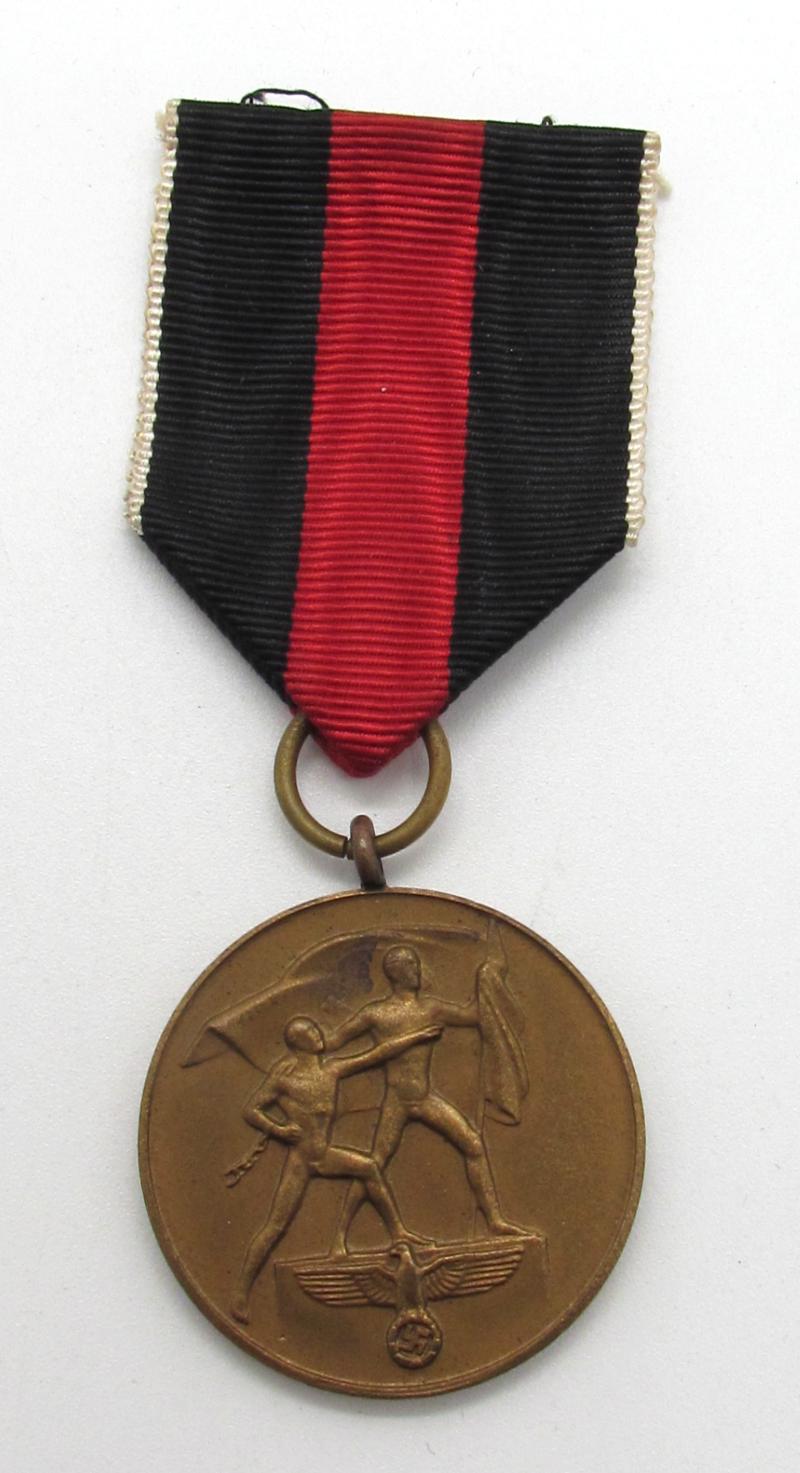 Cased '1 Oktober 1938' Medal ( Deschler )