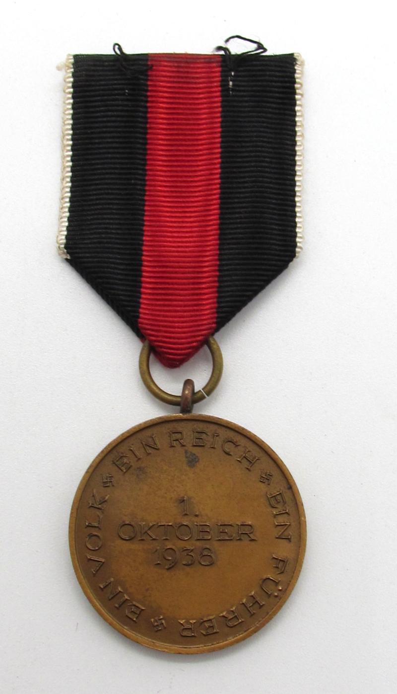 Cased '1 Oktober 1938' Medal ( Deschler )