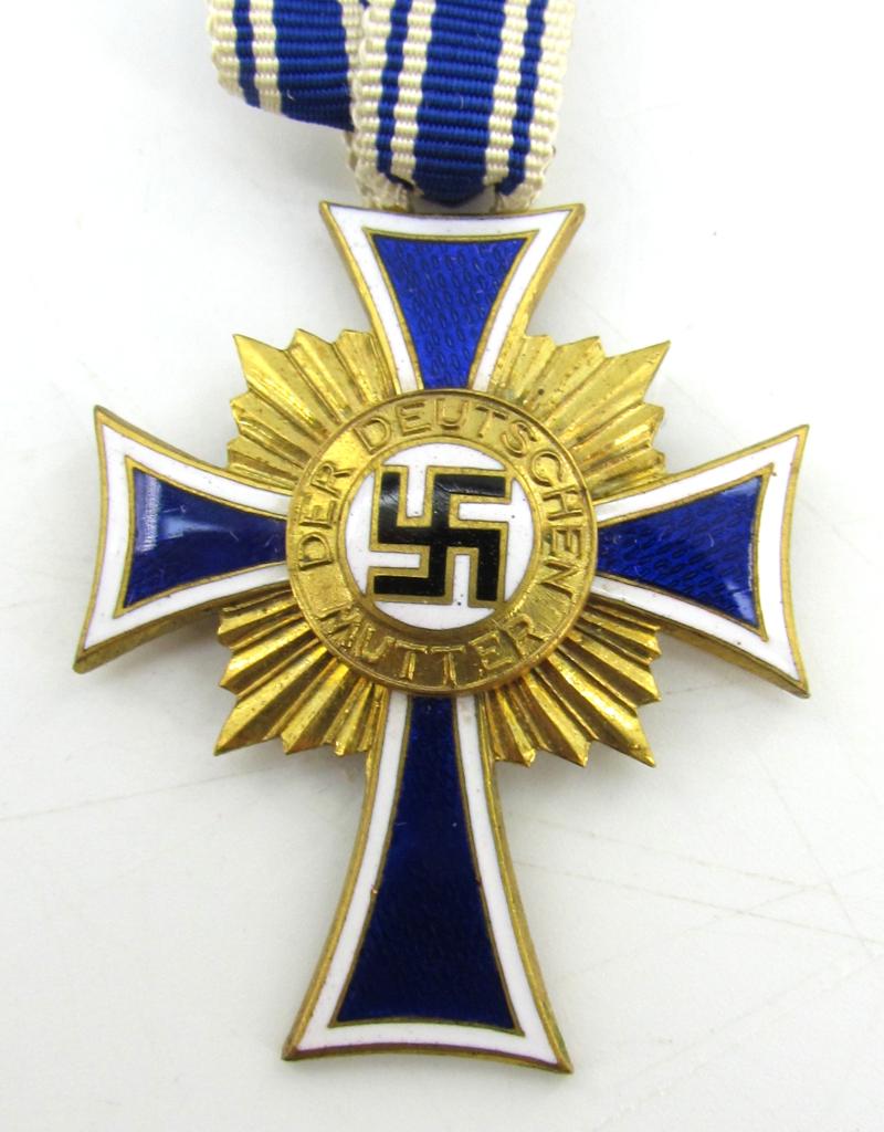 Mother’s cross in gold with box ( Ochs & Bonn Hanau )