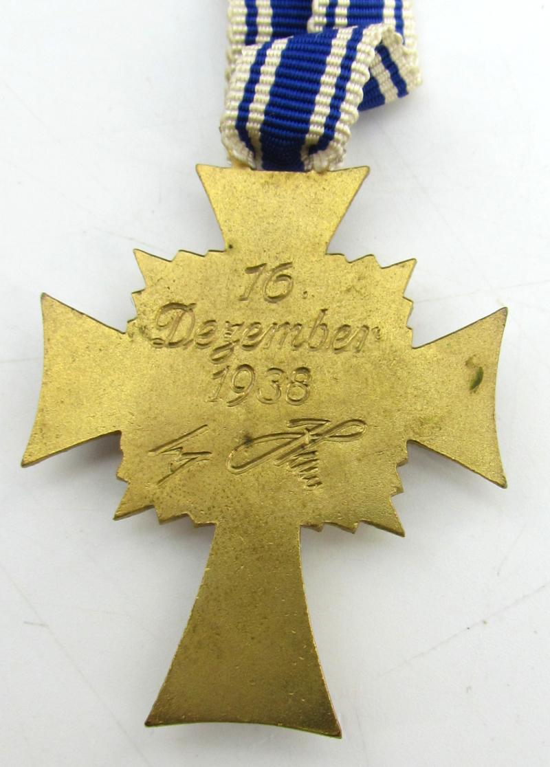 Mother’s cross in gold with box ( Ochs & Bonn Hanau )