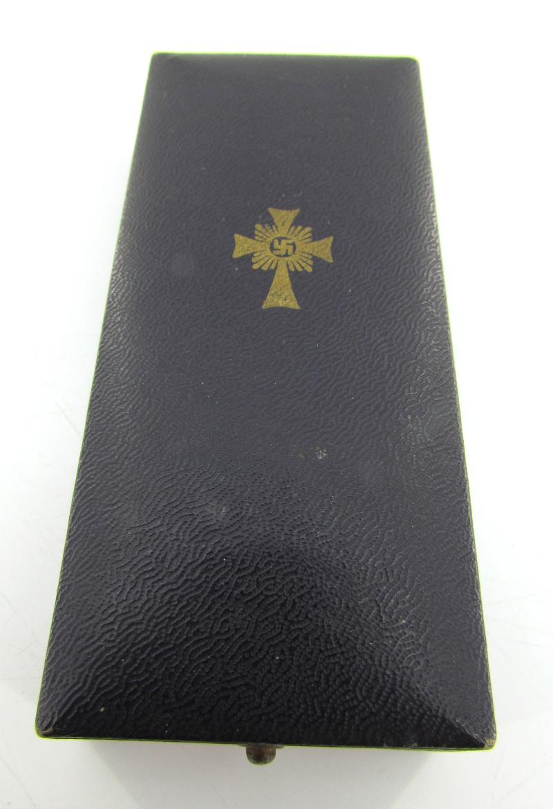 Mother’s cross in gold with box ( Ochs & Bonn Hanau )