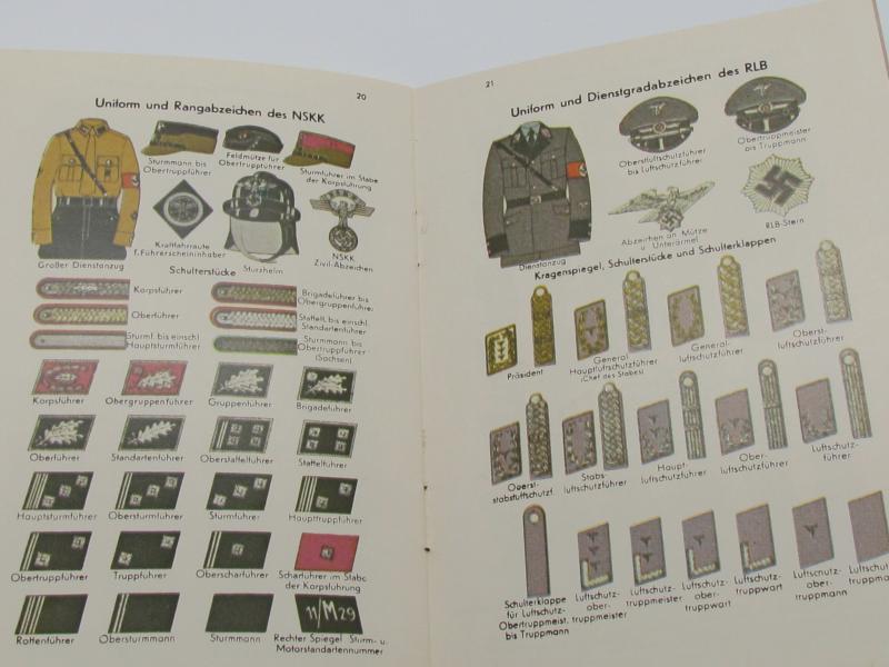 “Deutsche Uniformen” – Early Edition Color Reference Booklet