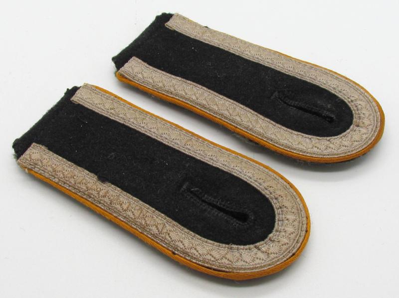 Waffen-SS reconnaissance ‘Aufklärungs-Abteilung’ shoulder boards