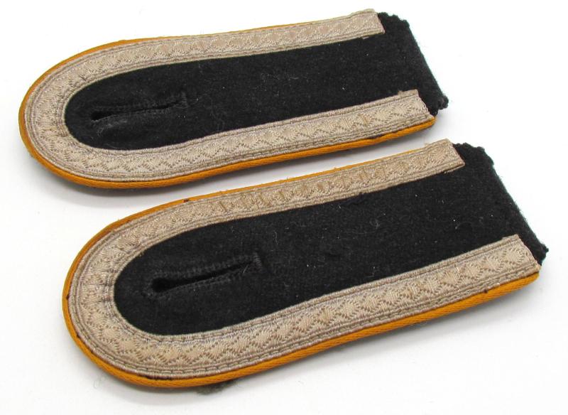 Waffen-SS reconnaissance ‘Aufklärungs-Abteilung’ shoulder boards