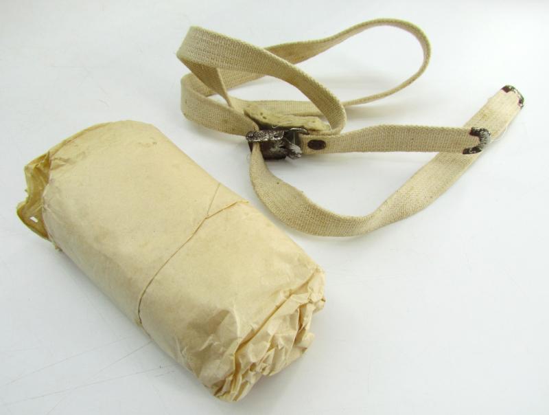 Deutsches Rotes Kreuz (DRK) Tourniquet and cotton wool