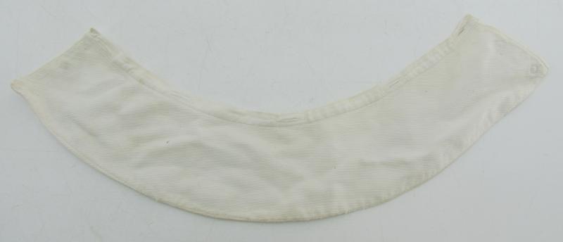 Deutsches Rotes Kreuz (DRK) Collar liner or Kragenbinde for the 'Helferin' Uniform
